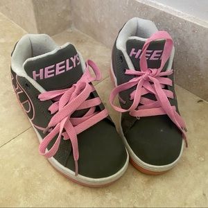 Heely’s Propel Girls Pink and Grey sneaker/skate w/Pink laces Sz 13